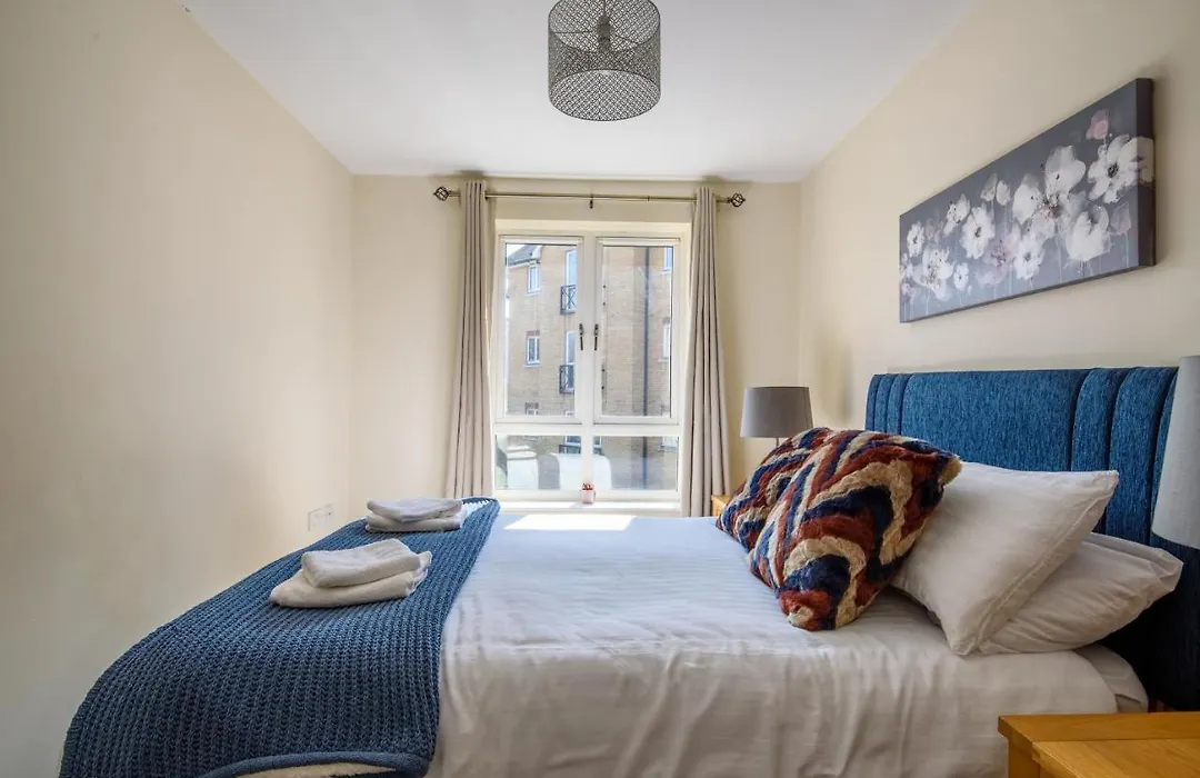 Charming & Spacious 3Br With Private Parking Near Ipswich-1